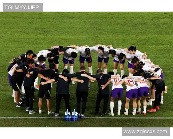 经理足球2：掌控赛场策略与团队协作的全新挑战与乐趣